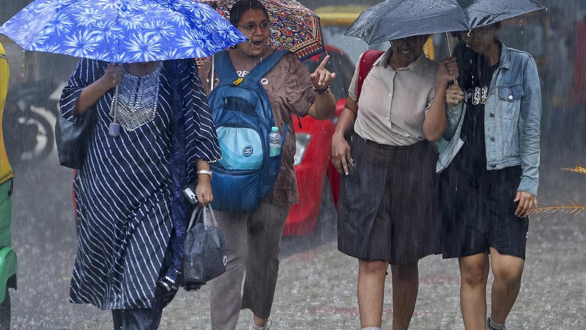 Bengaluru Commuters Stranded as Floods Paralyze City Traffic