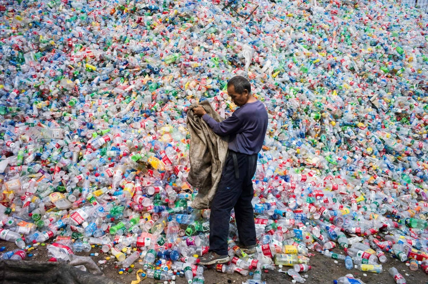 Negotiators Race Against Time to Tackle Plastic Pollution Crisis