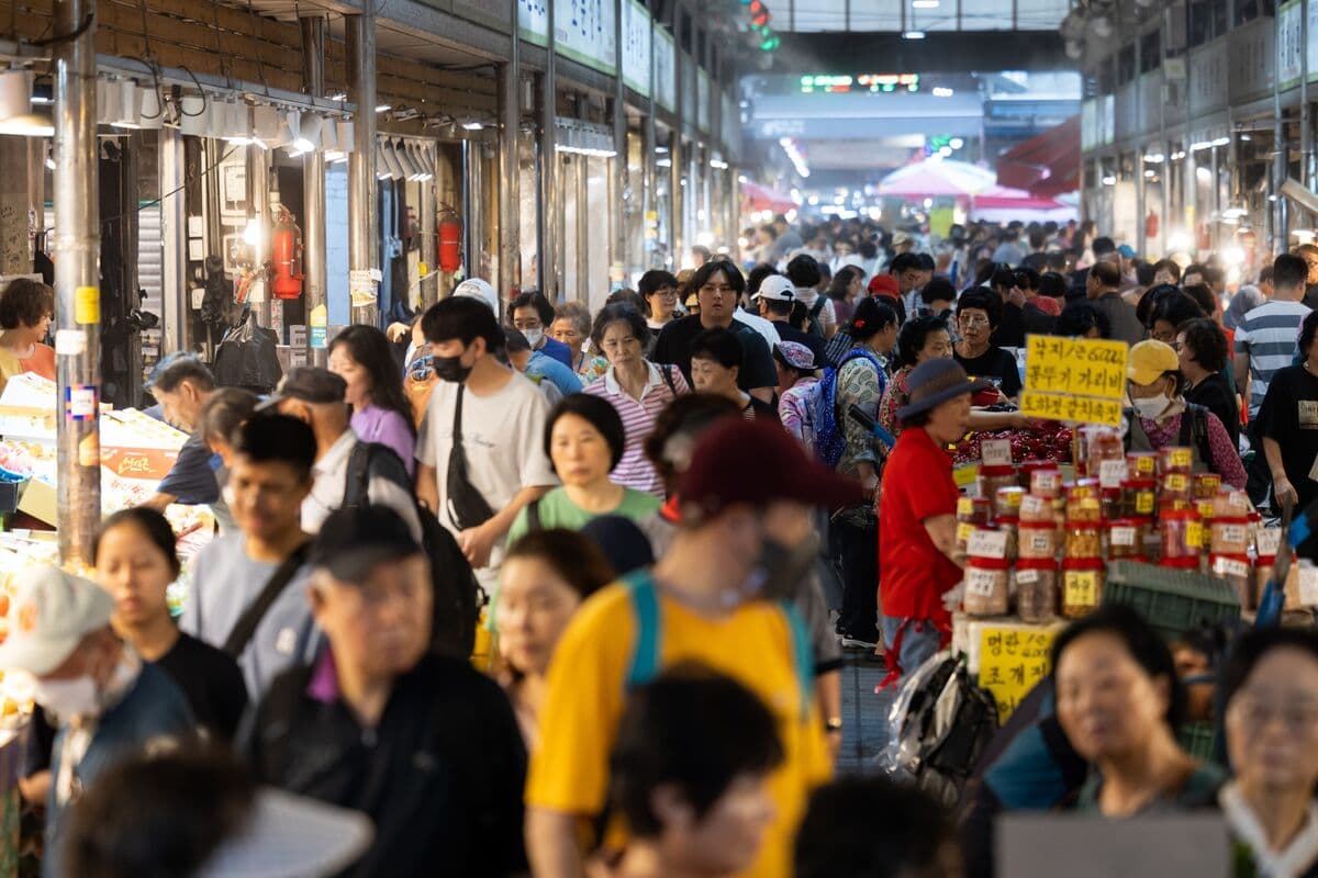 South Korea's Cooling Inflation Paves Way for Central Bank Rate Cuts