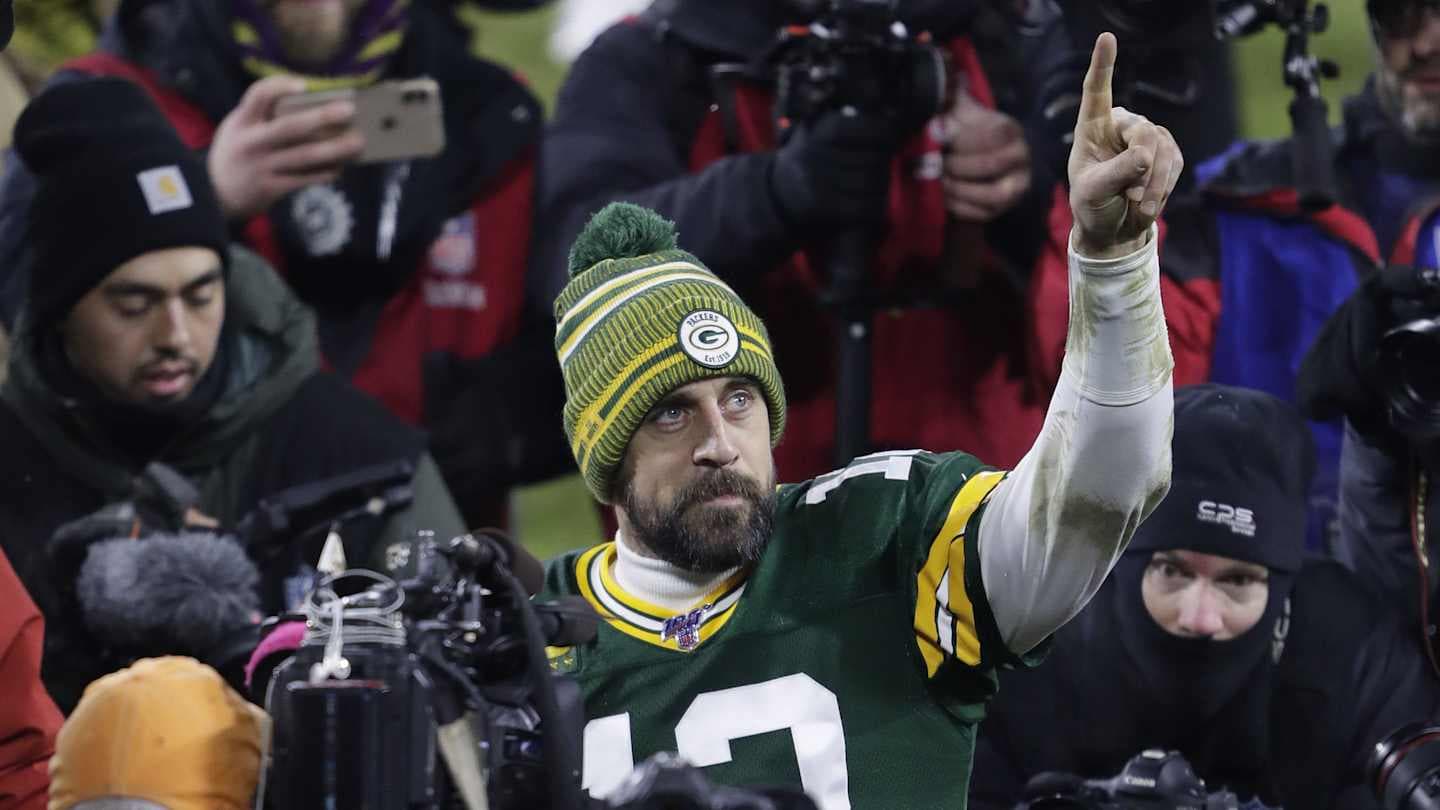 Quarterback Shakeup: Rodgers Departs Packers, Joins Steelers Roster