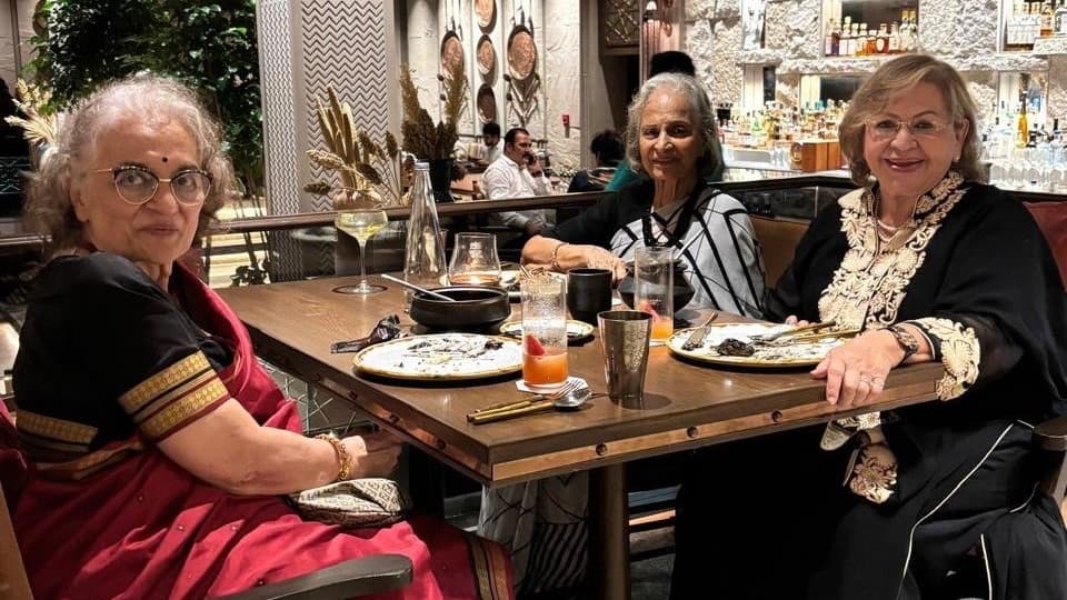 Legendary Bollywood Trio Reunite for Cherished Dinner Outing