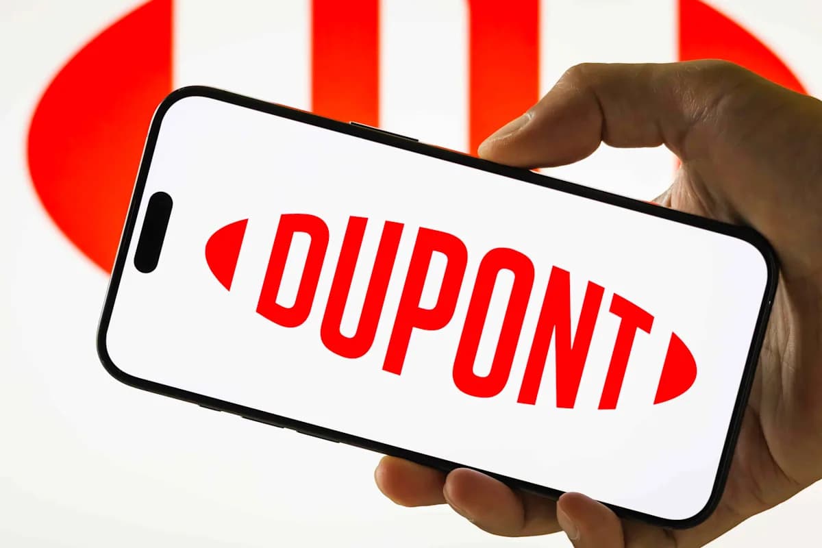 DuPont Beats Expectations, Spins Off Electronics Biz