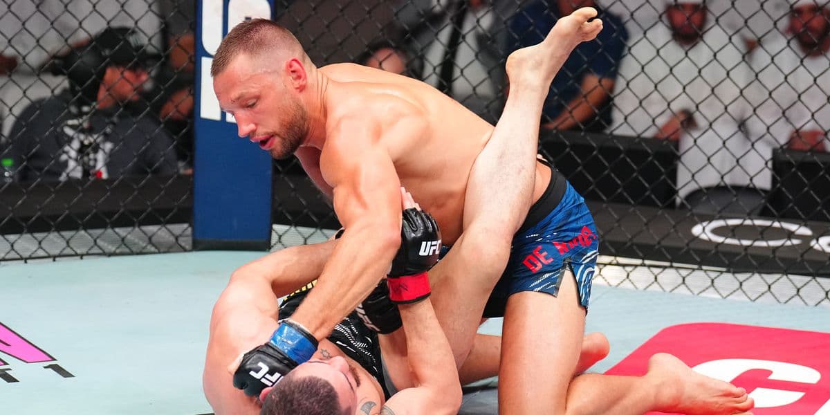Undefeated De Ridder Edges Out Whittaker in Grueling UFC Clash