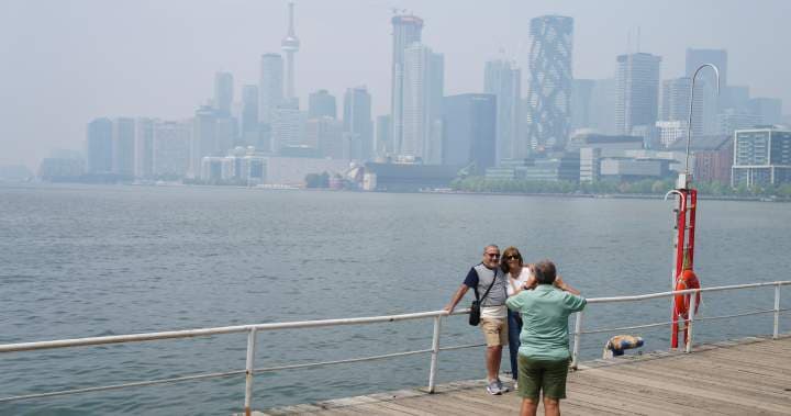 Wildfire Smoke Blankets Central Canada, Experts Struggle to Forecast