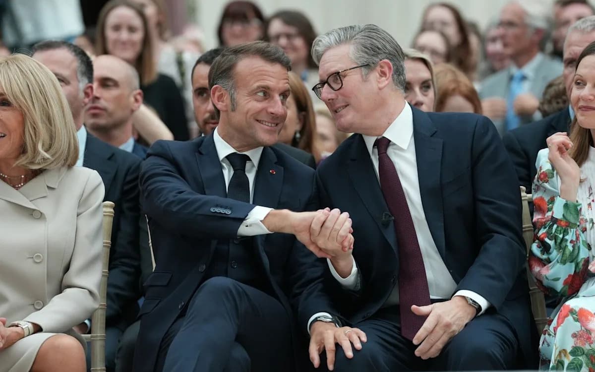 Macron Defies Experts, Loans Fragile Bayeux Tapestry to UK