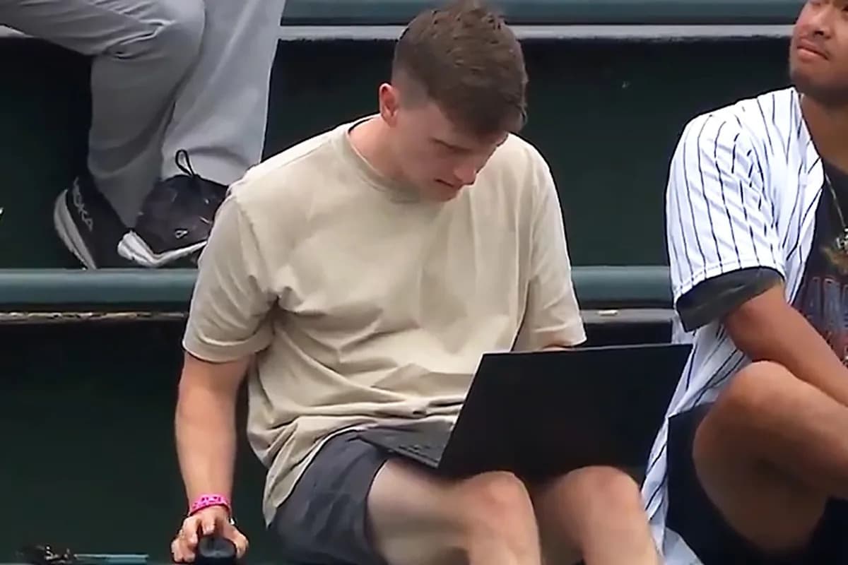 Dedicated Cubs Fan Brings Full Laptop Setup to Wrigley Field