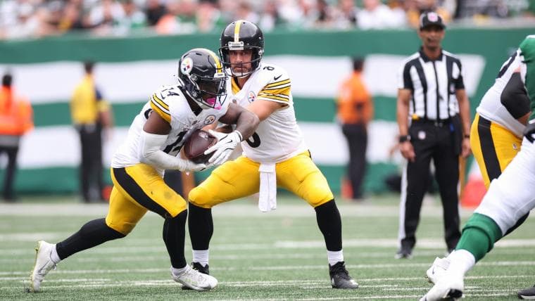 Rodgers Rolls Back the Clock in Steelers' Week 1 Victory