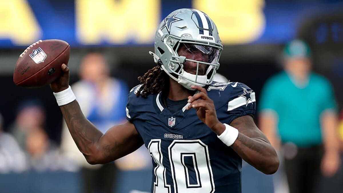 Cowboys Backup QB Vows to Improve Footwork After Favre Comparisons