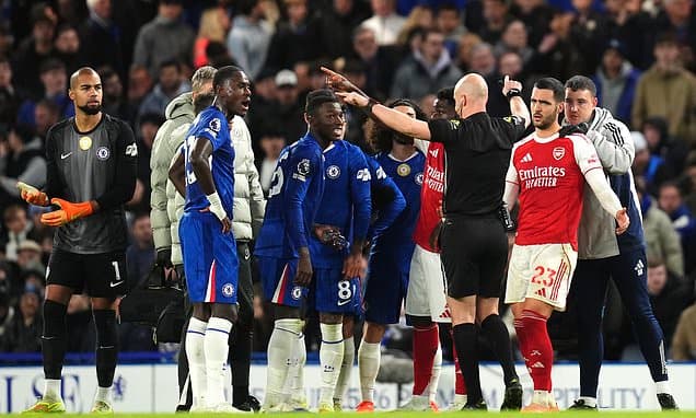 10-Man Chelsea Shocks Leaders Arsenal in Fierce Draw