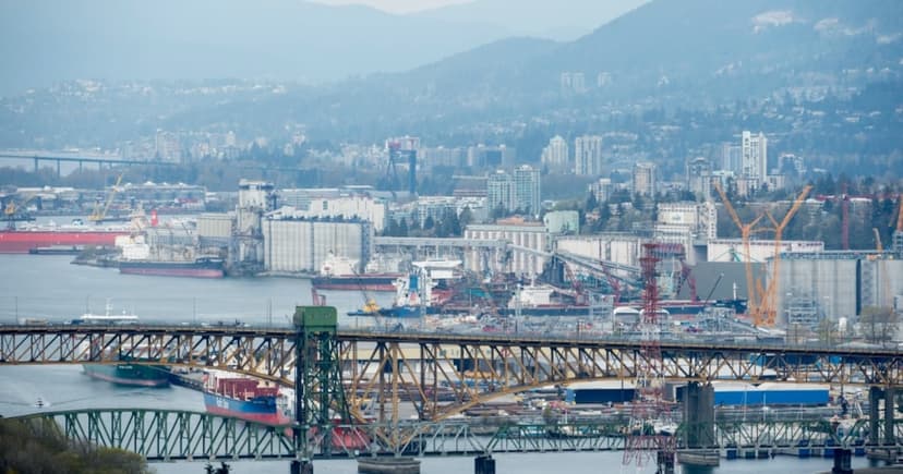 Grad Cruise Boat Aground: 150+ Rescued