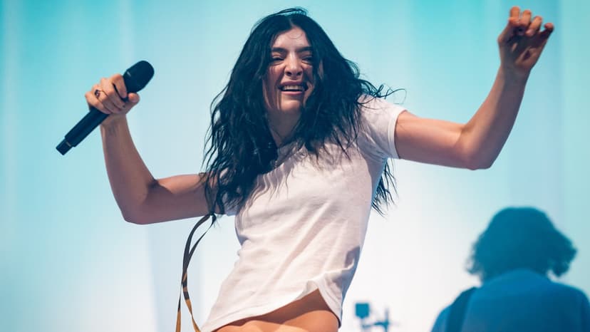 Lorde and Charli XCX Surprise Fans with Electrifying Remix Duet