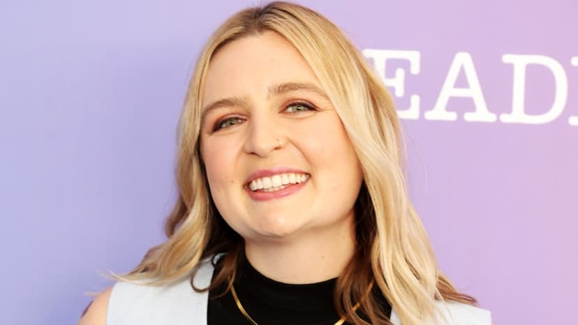 Acclaimed Actor Holmes Joins Star-Studded Cast of Upcoming Comedy 'Trash Mountain'