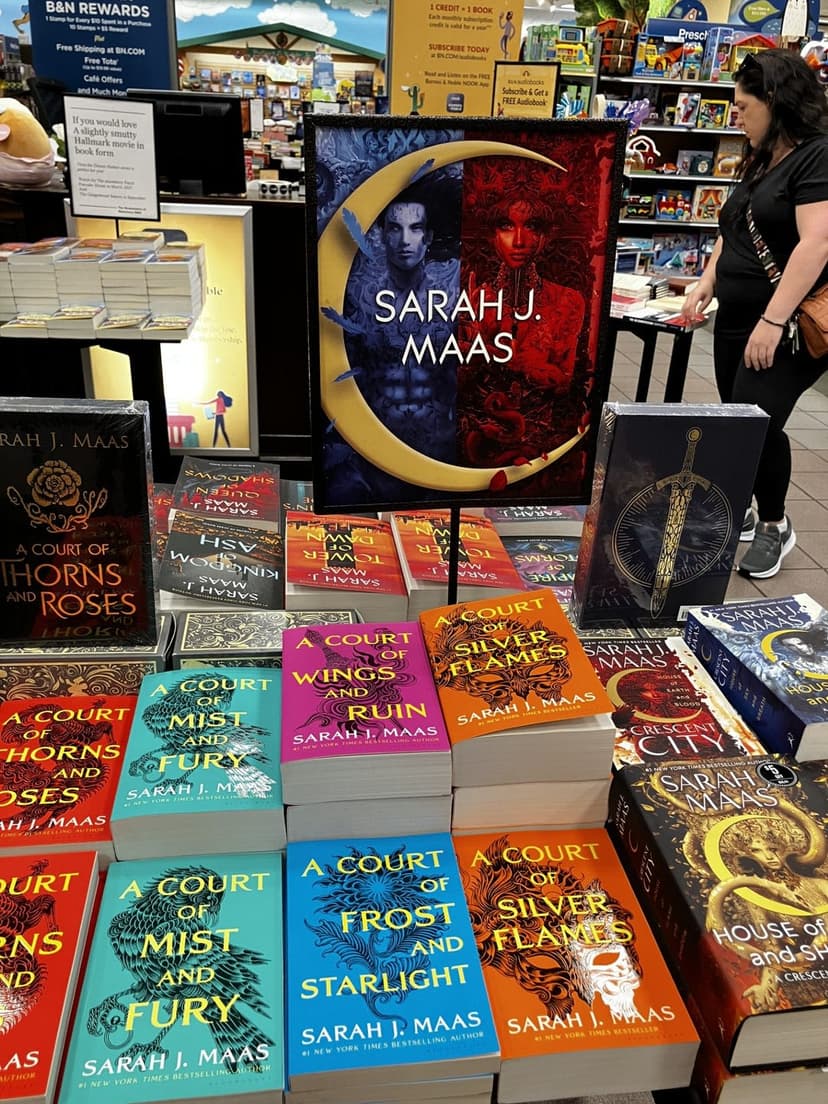 Maas Reveals ACOTAR Books 6 & 7 Titles!