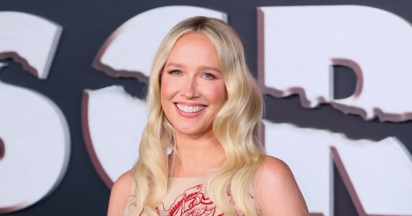 Actress Camp Proudly Owns Bisexuality in Public Eye