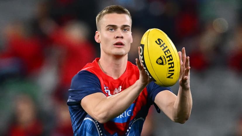 Coniglio Re-Signs: Giants Legend Back for Another Season