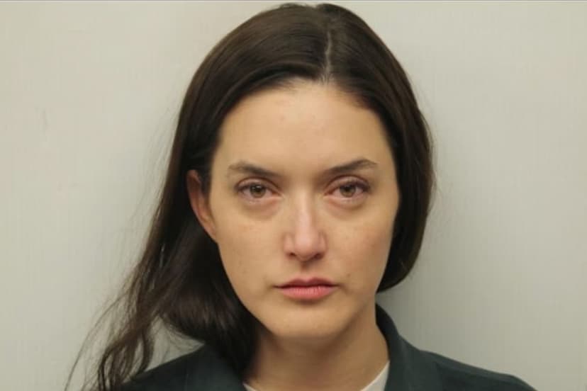 Baldwin Sister Avoids Jail Over Tampon Toss