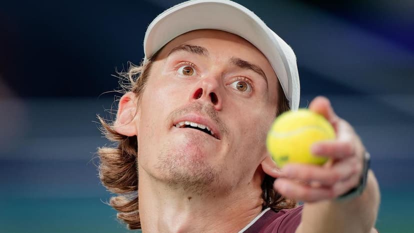 Alex de Minaur Powers into Vienna Quarter-Finals