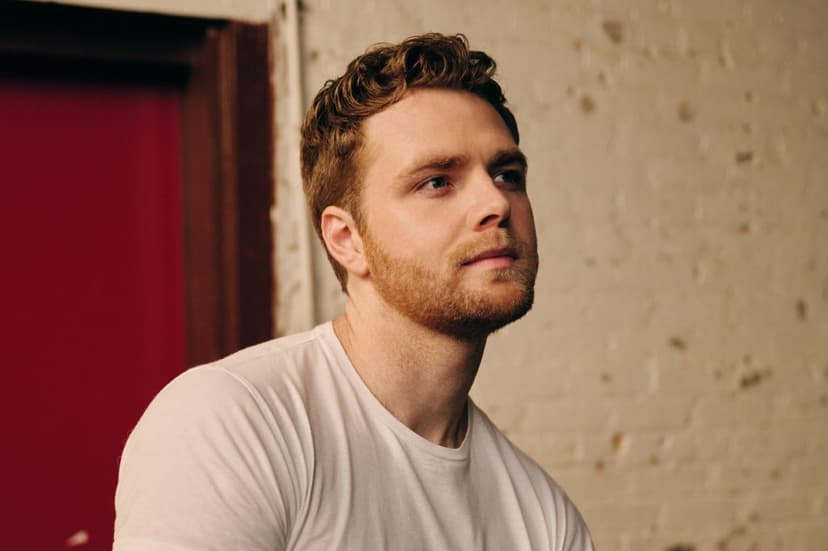 Alex Warren's 'Cry Wolf' Electrifies Fallon Stage