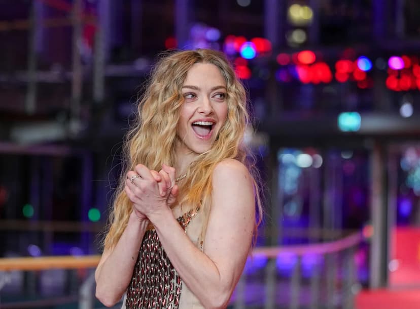 Amanda Seyfried's Peacock Mimics Her Every Move!