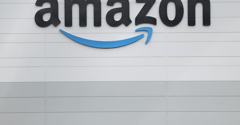 Amazon to Slash USPS Package Volume