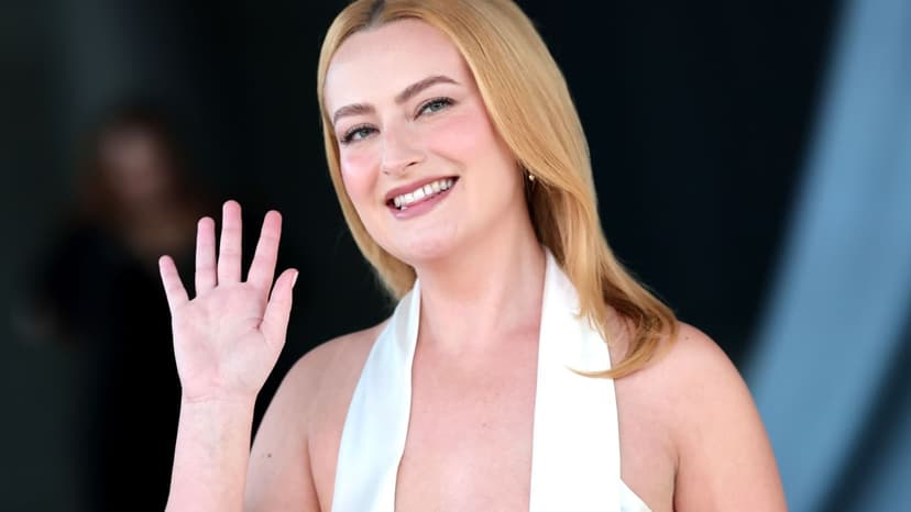 Amelia Dimoldenberg Returns to Oscars Red Carpet