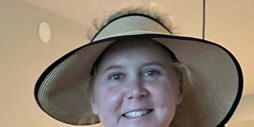Amy Schumer Mocks Missing Swift-Kelce Wedding Invite