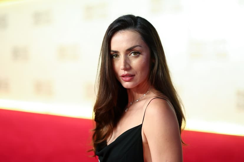 Ana de Armas Switches Agencies Ahead of Holidays