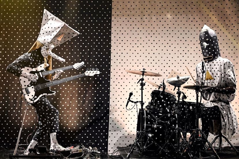 Alien Duo's Microtonal Music Goes Viral