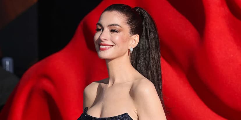 Hathaway's Versace Gown: A Red Carpet Revelation