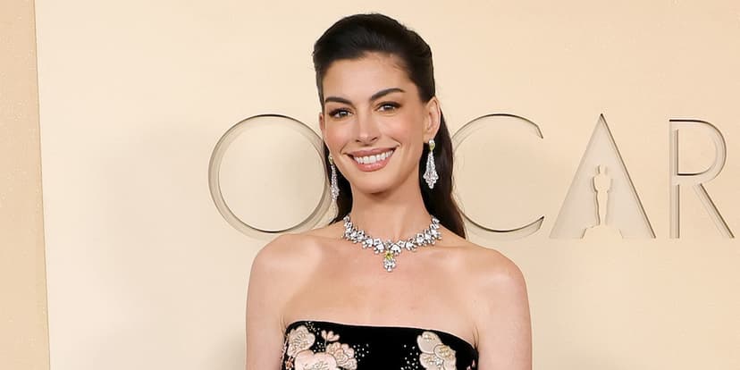 Anne's Red Carpet: Valentino Gown Blooms with Diamonds