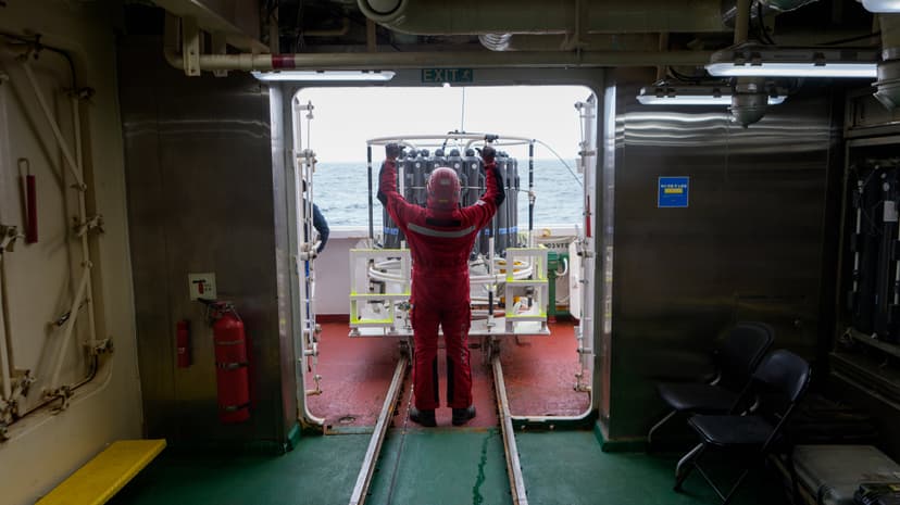Antarctic Expedition Tackles World's Fastest-Melting Glacier