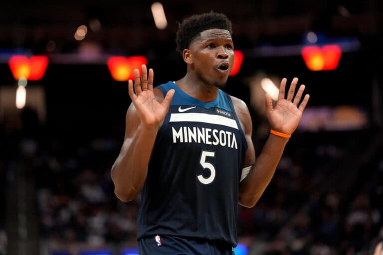 Edwards' Shocking Delay: A Bathroom Break Revelation!