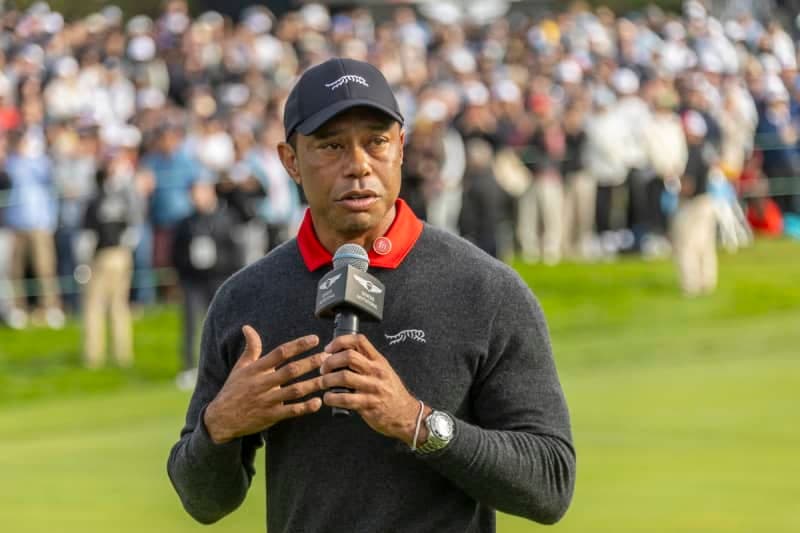 Tiger Woods Cheers Kim's Miraculous Golf Return