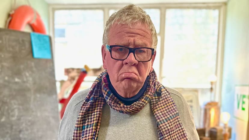 Antiques Road Trip defends presenters from 'appalling' online attacks