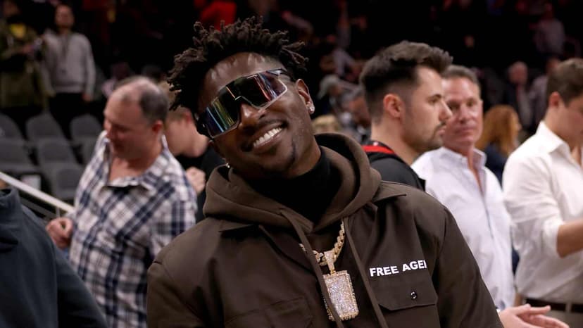 Antonio Brown's Daughter Sprints to College Glory