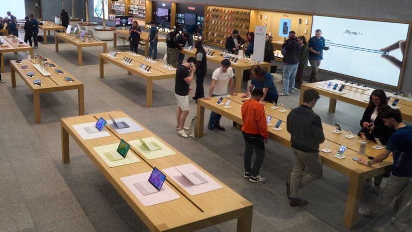 Apple Tests AI to Record Customer Chats