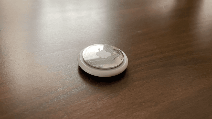 Apple's New AI Pin: A Wearable Competitor?