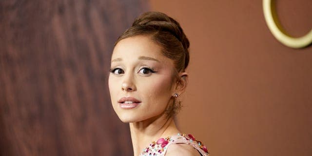 Grande Steals VMA Spotlight, Then Disappears