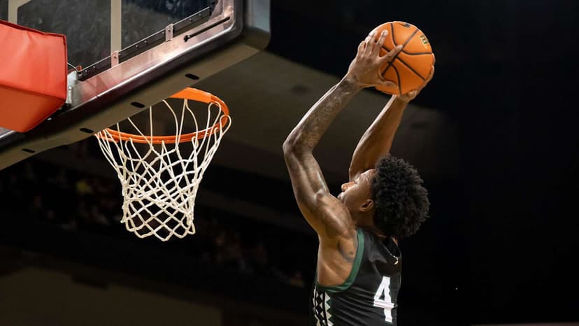 Hawaii Eyes Upset Over Hot Arkansas in NCAA Tourney