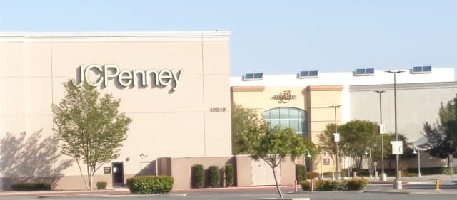 Gunman Sparks Panic at Temecula Mall