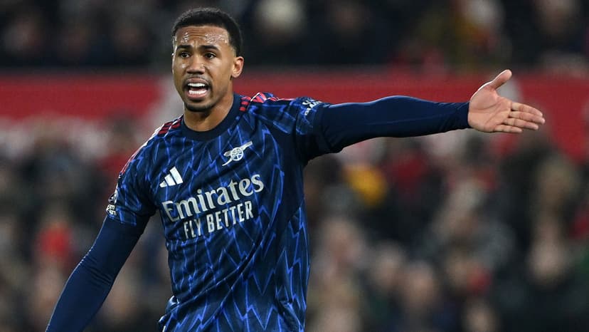 Arsenal's Gabriel Escapes Red Card: Fans Outraged