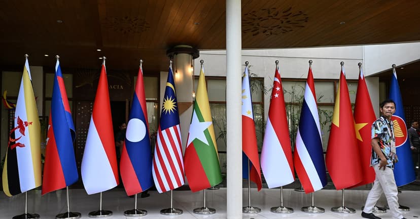 ASEAN Markets Diverge: Leaders Emerge