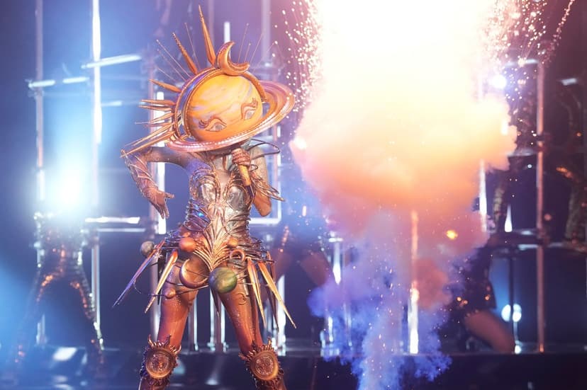 Ashlee Simpson Wins Masked Singer! Galaxy Girl Revealed