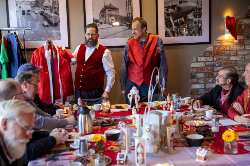 Aspiring Santas Undergo Rigorous Training to Spread Holiday Cheer