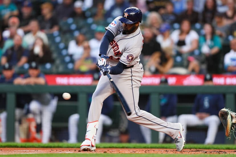Alvarez powers Astros to crucial win, ties AL HR lead