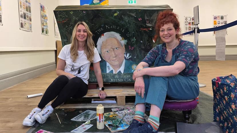 Artist Paints Attenborough Tribute Bench