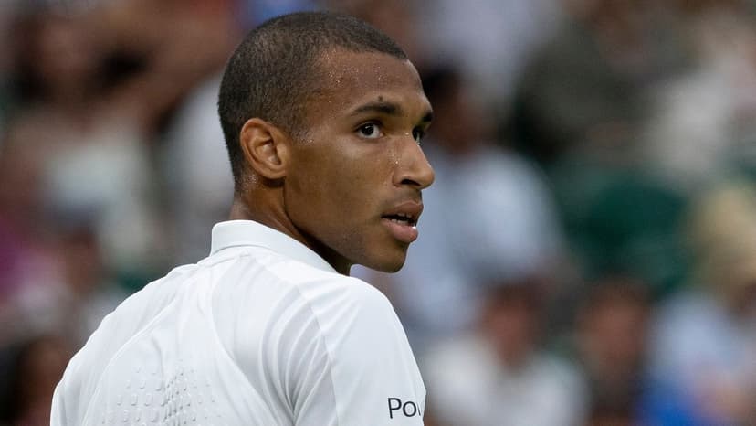 Auger-Aliassime Stages Shanghai Comeback
