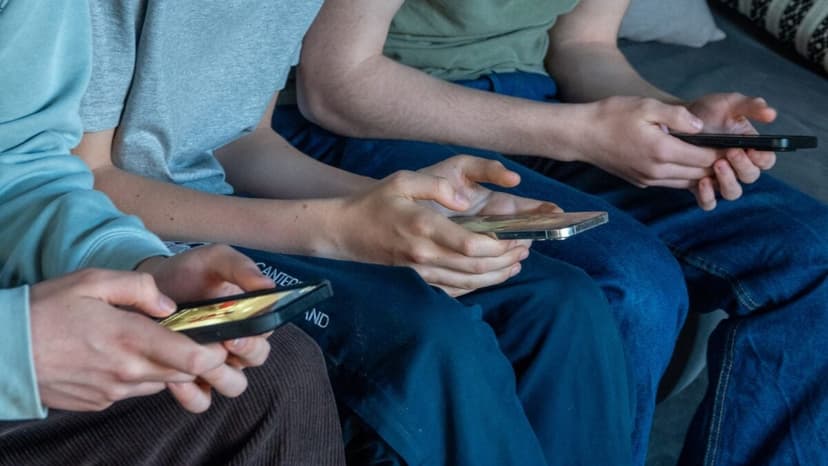 Teens Easily Bypass Australia's Social Media Ban