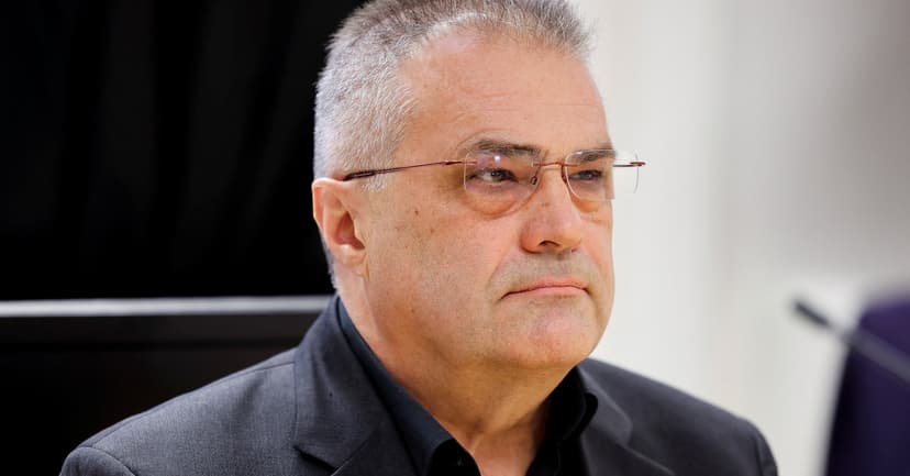 Ex-spy accused of aiding Russia spy ops