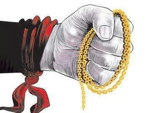 Elderly Woman Robbed at Balrampur Hospital